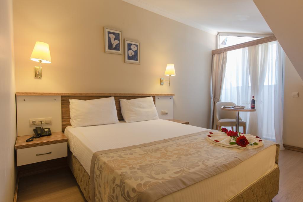 Aes Club Hotel Олудениз Экстерьер фото